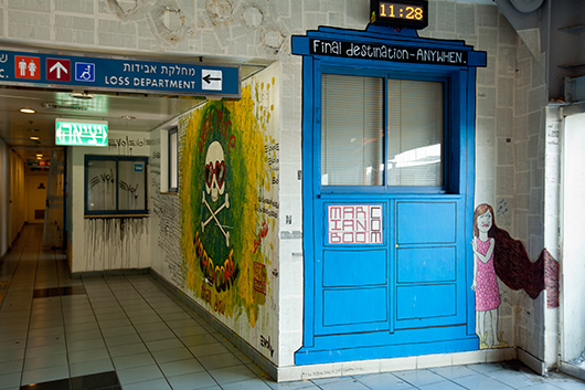 קירות הבטון של כל הקומה השביעית מעוטרים בתערוכת קבע של אמני גרפיטי מהמובילים בארץ לצד אמנים אורחים מחו"ל | צילום: בועז לביא קירות הבטון של כל הקומה השביעית מעוטרים בתערוכת קבע של אמני גרפיטי מהמובילים בארץ לצד אמנים אורחים מחו"ל | צילום: בועז לביא
