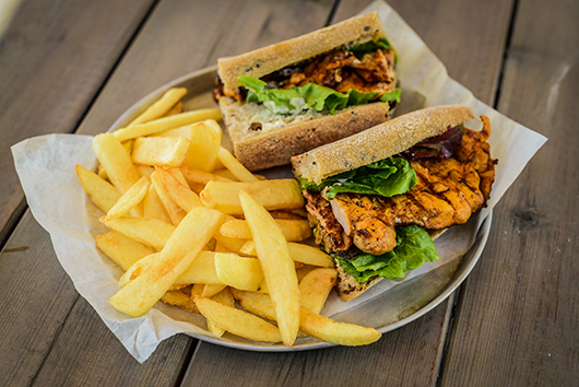 מציצים | צילום: טום חוליגנוב