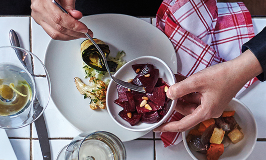 סלק בוויניגרט וצנוברים | צילום: אנטולי מיכאלו