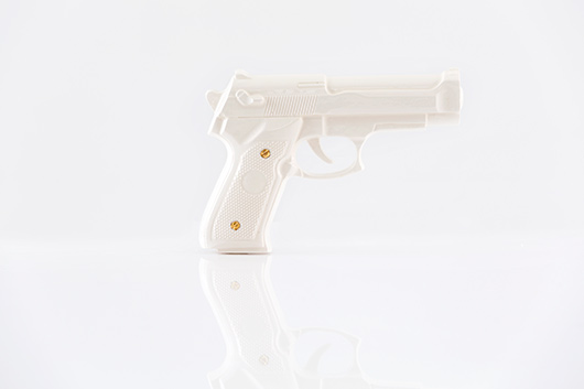 אקדח מקרמיקה. נתן את יריית הפתיחה | צילום: עדן חברוני