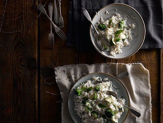 אורז עם ירוקים ויוגורטחינה | צילום: רונן מנגן