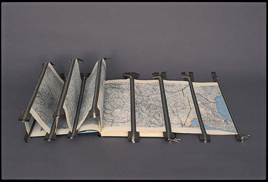 Border Crossing: In the" War Room", 2006, אטלס, רוכסנים, חוט תפירה וחוט ברזל, 48X56 ס"מ | דאג ביוב, באדיבות גלריית JHB