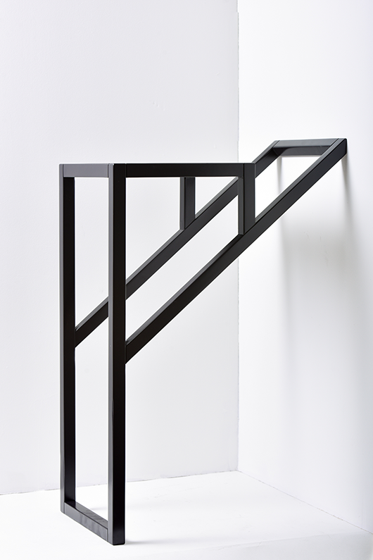 שרפרפים שנתמכים בקיר | כליל חורש, המחלקה לעיצוב תעשייתי, שנקר | צילום: נמרוד סונדרס