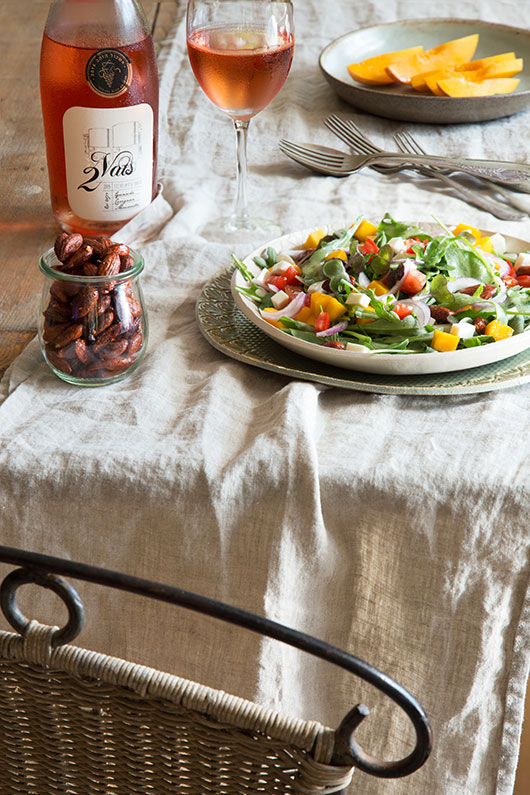 סלט מנגו ושקדים חריפים | צילום: שרית גופן