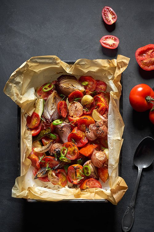 אנטיפסטי עגבניות וויטני ומגי, זוקיני ובצל סגול | צילום: אנטולי מיכאלו