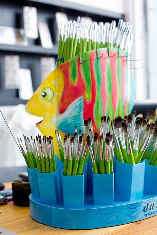 סטודיו Artika מציע שלל חומרי יצירה וכלים למכירה | צילום: בועז לביא