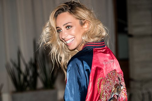 "מגיל 12 גדלתי בבית בהרצליה פיתוח. היה קשה להוציא אותי משם". דנה דנקנר | ז'קט זארה | צילום: רון קדמי