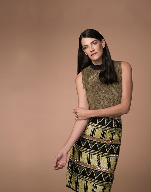 חולצה: זארה, חצאית: Toppatsu.com | צילום: עידו לביא