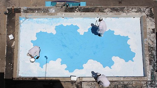 מתוך מיצב הוידיאו "יהי רקיע" שמוצג במוזיאון חיפה לאמנות (אוצרת: סבטלנה ריינגולד) |  פורת סלומון