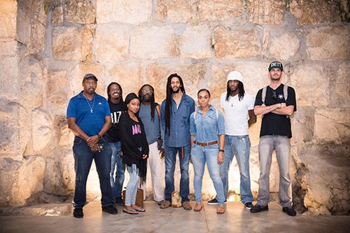 ג'וליאן מארלי והלהקה שלו | צילום: יוסף כהן