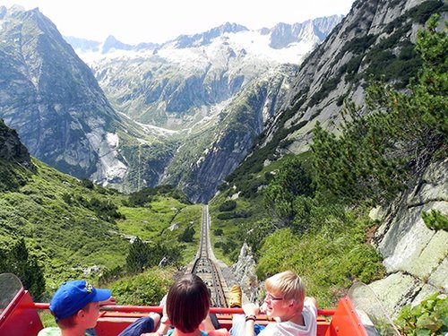 קרונית ההרים המטפס במסלול התלול ביותר באירופה | צילום: רויטל חורש