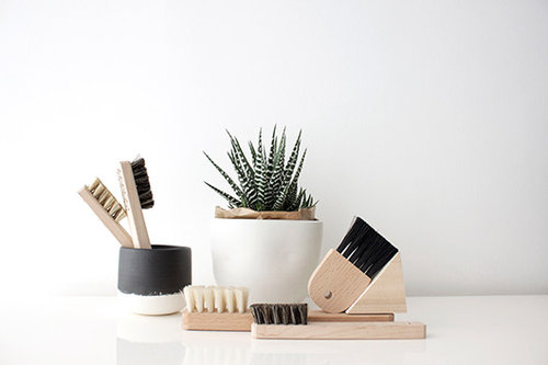 מברשות הניקוי השיקיות של We love plants | צילום: מיכל רולנד מברשות הניקוי השיקיות של We love plants | צילום: מיכל רולנד