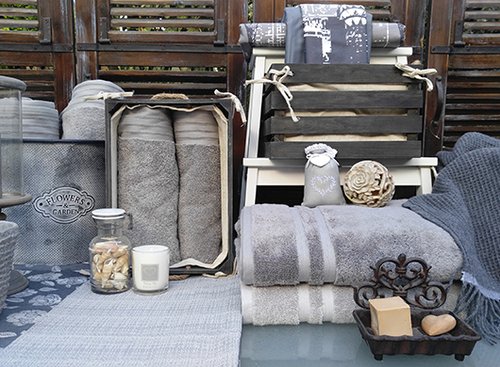 נעה – עיצוב והלבשת הבית: פריטי טקסטיל איכותיים לבתי מלון ומוסדות | צילום: בועז לביא