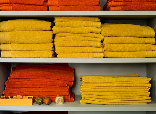 נעה – עיצוב והלבשת הבית: כותנה סרוקה וכותנת הידרו | צילום: בועז לביא