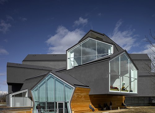 Vitra Haus בתכנון צמד אדריכלי העל השווייצרים הרצוג ודה מרון | GettyImages