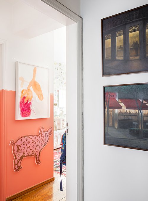 הצביעה הלא אחידה של הקיר יוצרת תחושה משחקית ומשעשעת | צילום: Fran Parente