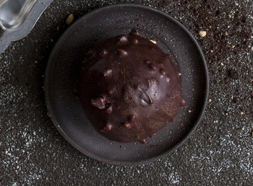 סופגניית פררו רושה | צילום: גל בן זאב