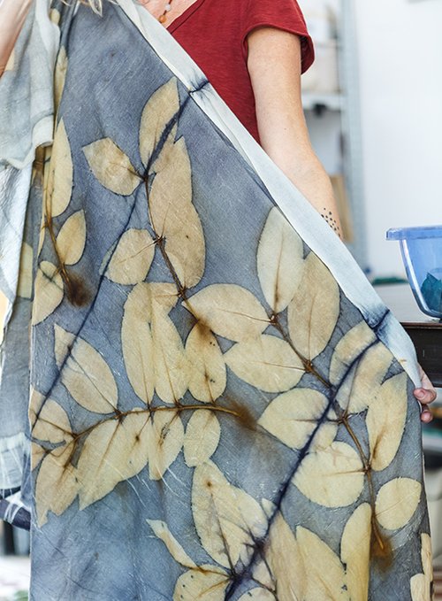 כל עבודה היא הפתעה | צבע בד וטבע | צילום: אורית ארנון