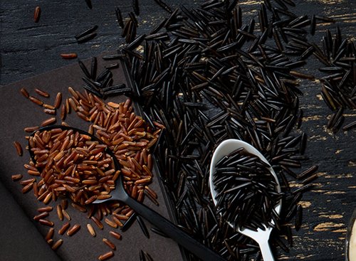 מימין: אורז בר, משמאל: אורז אדום | צילום: בועז לביא