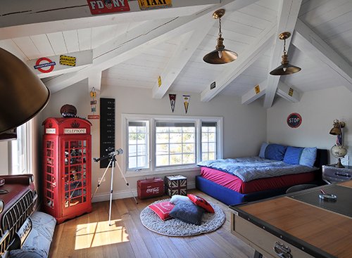 חדרו של הבן. תוספת צבע לחלל המונוכרומטי | צילום: שי אדם