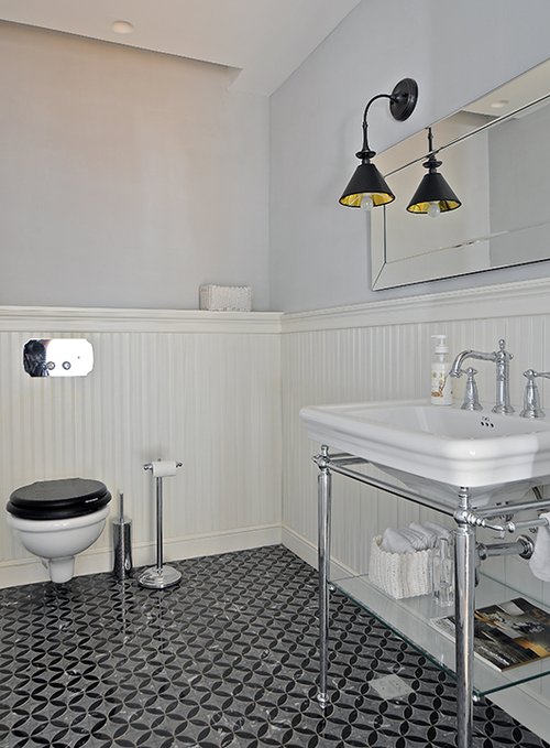 מי צריך כל כך הרבה שירותים בבית אחד? | צילום: שי אדם