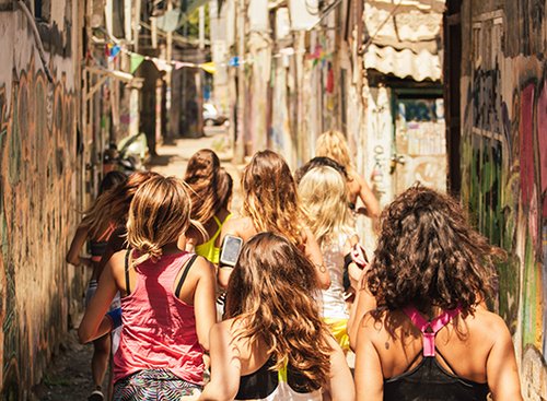 קבוצת הריצה ברחובות תל אביב | צילום: גילי אזגד קבוצת הריצה ברחובות תל אביב | צילום: גילי אזגד