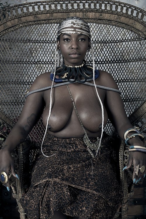 Kudzanai Chiurai | מתוך הסדרה Genesis, שנת 2016, הזרקת דיו על נייר צילום, 120X180 ס"מ כל אחת | באדיבות האמן וגלריה Goddman, קייפטאון ויוהנסבורג