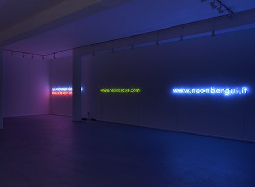 Jonathan Monk | צילום הצבה מתוך התערוכה "Pre Birth Communication", 2011, גלריה דביר, תל אביב | באדיבות האמן וגלריה דביר Jonathan Monk | צילום הצבה מתוך התערוכה "Pre Birth Communication", 2011, גלריה דביר, תל אביב | באדיבות האמן וגלריה דביר