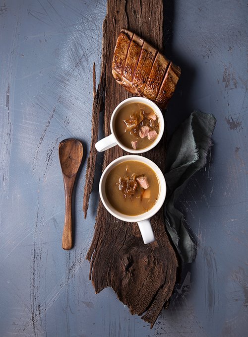 מרק בצל צרפתי עם קוניאק וחזה אווז מעושן | צילום: שרית גופן