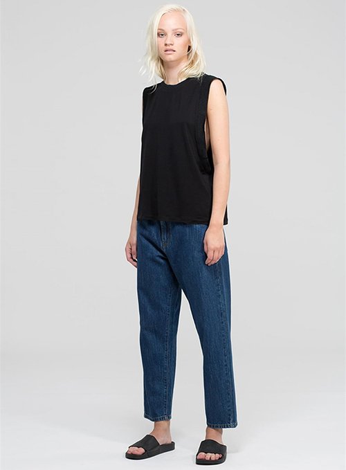 ג'ינס של ד"ר דנים, 430 שקלים, גופיה 180 שקלים | צילום: Ross Mussen