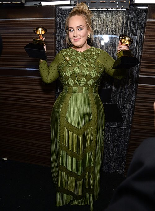 אדל לובשת ז'יבנשי | צילום: GettyImages