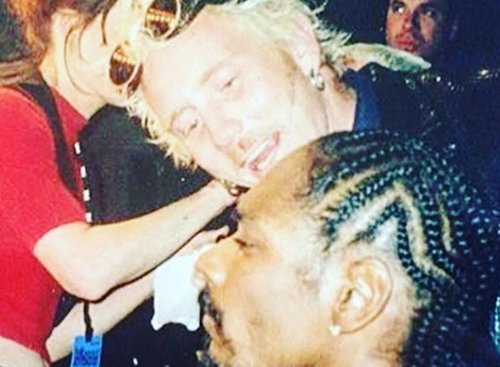 רוברט קרומינס עושה צמות לסנופ דוג | צילום: יח"צ