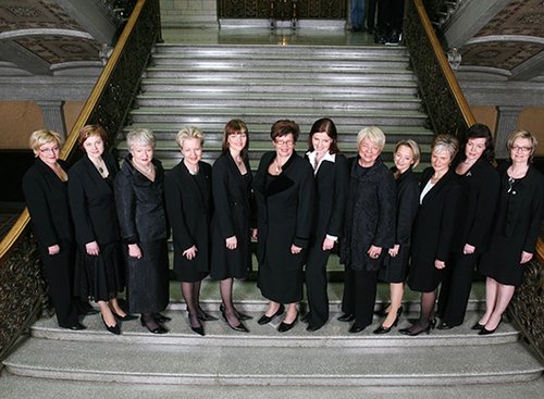 בממשלה שכיהנה בפינלנד מאפריל 2007 עד יוני 2010 12 מתוך 20 השרים היו נשים