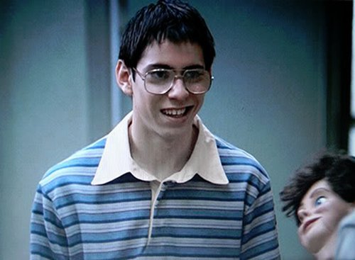 מתוך הסדרה "פריקים ויורמים"