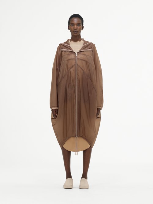 מתוך הלוק בוק של COS | צילום: יח"צ