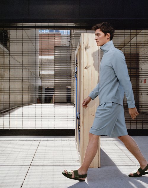 מתוך הקולקציה של COS | צילום: יח"צ