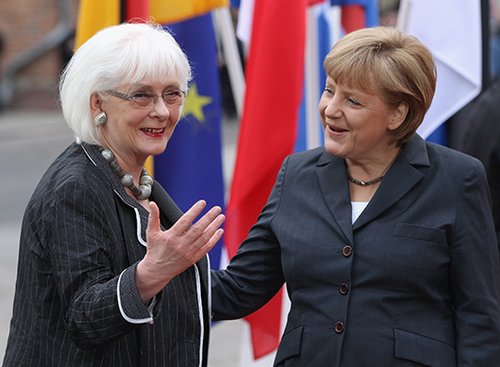 משמאל: יוהנה סיגורדרדוטיר, ראשת ממשלת איסלנד בשנים 2013־2009 | צילום: GettyImages