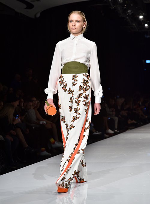 מתוך התצוגה של שי שלום בשבוע האופנה גינדי תל אביב 2017 | צילום: שי פרנקו