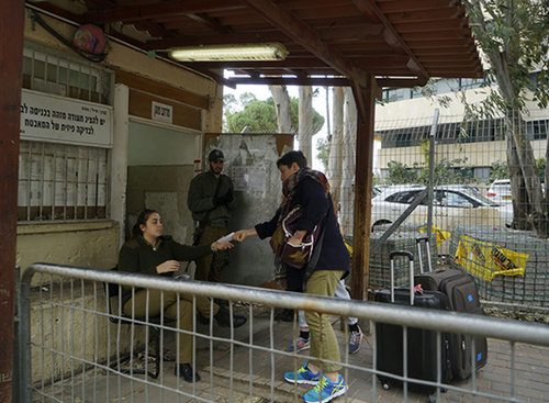 תמר זאבי משתחררת מכליאה רביעית | צילום: דניאל קול
