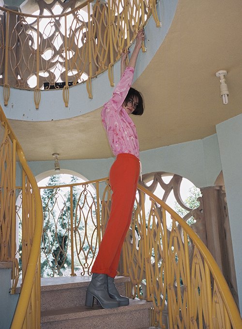חולצה טופשופ, מכנסיים אמריקן וינטג', נעליים זארה | צילום: דודי חסון חולצה טופשופ, מכנסיים אמריקן וינטג', נעליים זארה | צילום: דודי חסון