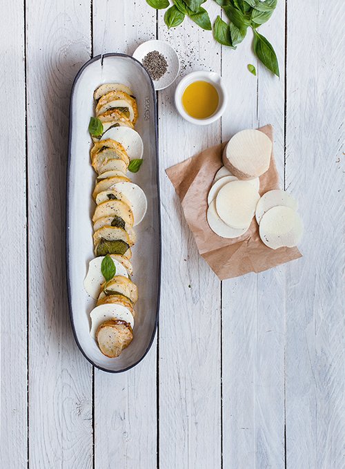 מילה פוליה – מאפה שכבות תפוחי אדמה, תפוחי עץ וגבינת פקורינו | צילום: גל בן זאב