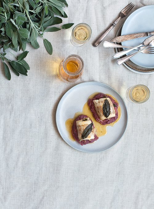 פילה לברק ממולא במנגולד ותרד עם רוטב מרווה | צילום: גל בן זאב