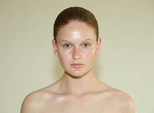 שלב ראשון: בסיס | איפור: מורן סטויצקי | צילום: זוהר שטרית