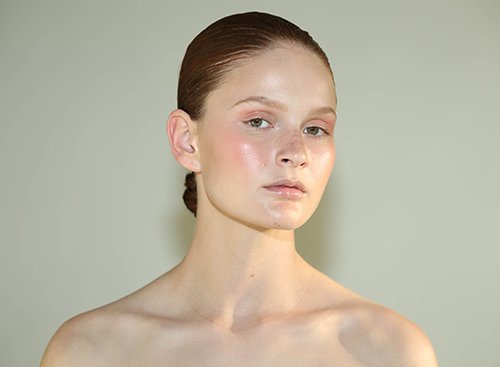 שלב שלישי: הסמקה | איפור: מורן סטויצקי | צילום: זוהר שטרית