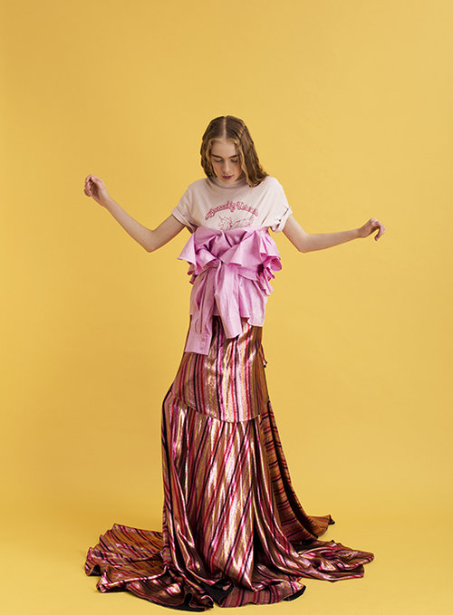 טי שירט H&M מחיר 119 ש"ח, חולצת וולאנים H&M 229 ש"ח, שמלה כחצאית גליה להב 12,800 ש"ח | צילום: מיכאל טופיול