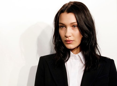 בלה חדיד מדגימה מראה טבעי | צילום: GettyImages