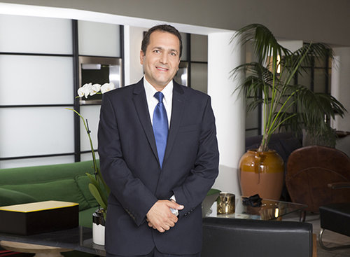 אפרים (אפי) דמרי. צילום: עמיר צוק | איפור: אומאי שטרית | שיער: זאק | מלון: lily and bloom 