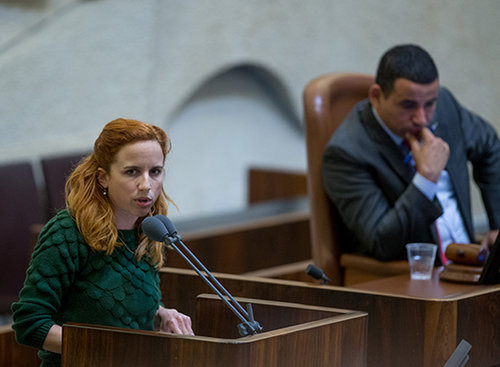 שפיר בכנסת | צילום: יונתן סינדל, פלאש 90 שפיר בכנסת | צילום: יונתן סינדל, פלאש 90