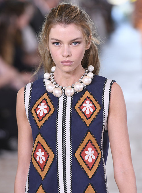 תצוגת טורי ברץ' קיץ 2017 | צילום: GettyImages