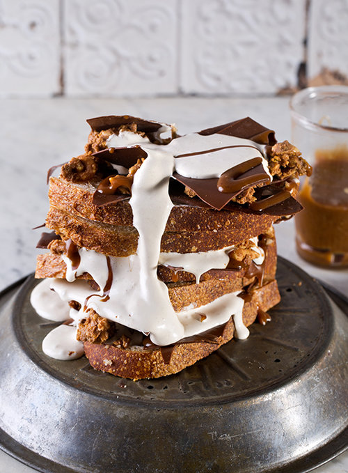 כריך סניקרס | צילום: בועז לביא | סטיילינג: תמי סגל